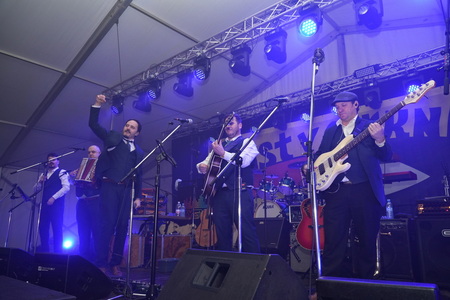 V SOBOTO POD ŠOTOROM FOTO TINE ŠUBIC (4)